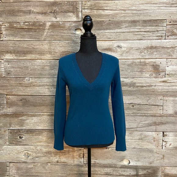 ✨💙Theory Blue 100% Cashmere Sweater💙✨ - Picture 1 of 6